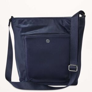 Lululemon All Set Bucket (11L) Midnight Navy